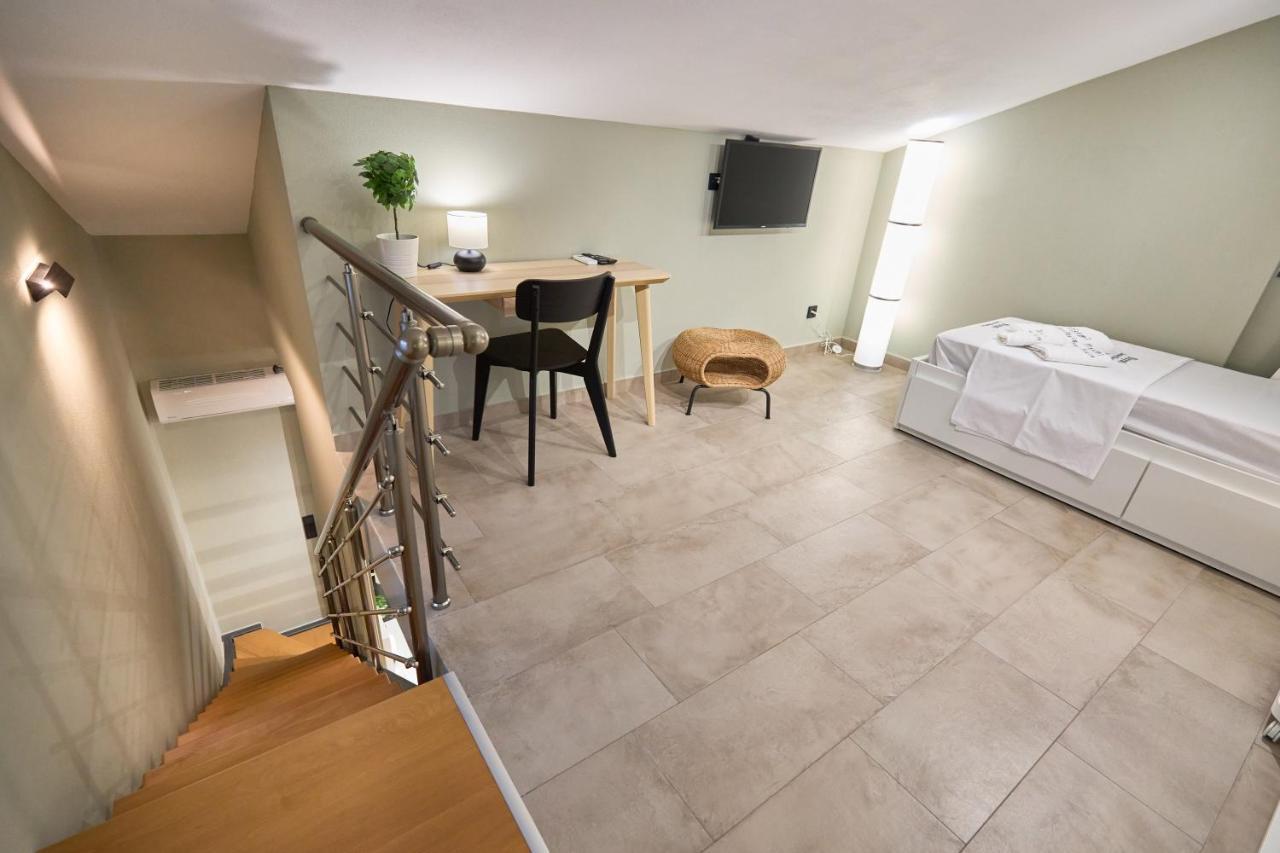 Oisymi Luxury Studios Néa Péramos Εξωτερικό φωτογραφία