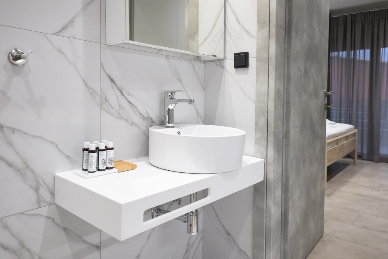 Oisymi Luxury Studios Néa Péramos Εξωτερικό φωτογραφία